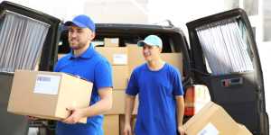 5BenefitsOfMovingToAMobileHome Night Movers residential night time moving moving movers foreman